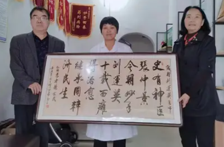 郸城县疑难杂病研究院院长刘运英，自开展中医针灸中药泥疗以来，深受广大患者欢迎